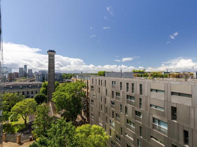 Flat for sale in Grosvenor Waterside, Greater London