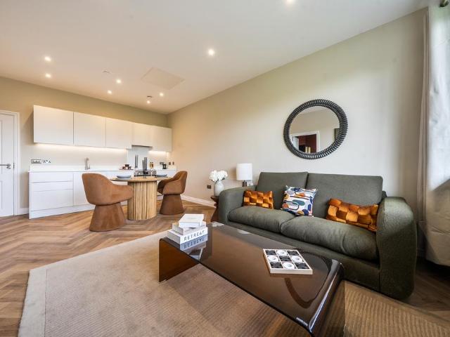 Flat for sale in St Albans, Five Acres