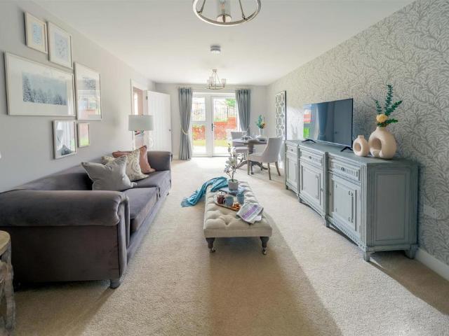 Flat for sale in Barton Stacey, Hampshire