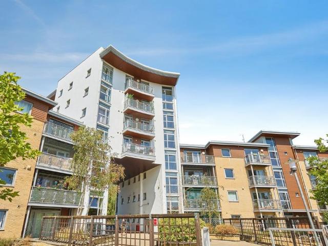 Flat for sale in Easthampstead, Bracknell