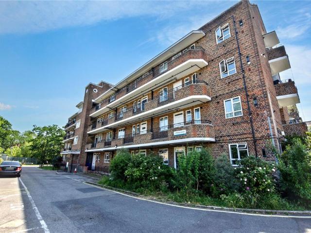 Flat for sale in Dulwich, Greater London