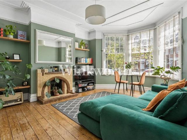 Flat for sale in Palmers Green, Greater London