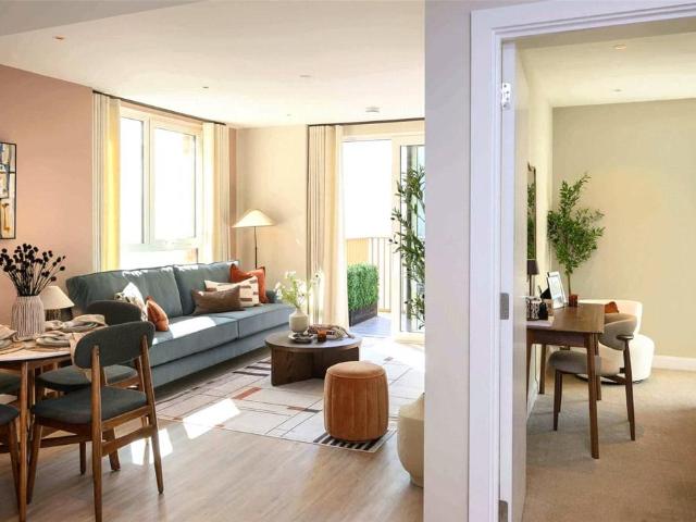 Flat for sale in Oval, Greater London