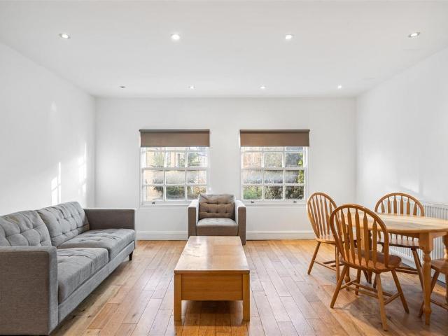 Flat for sale in St. George in the East, Wapping