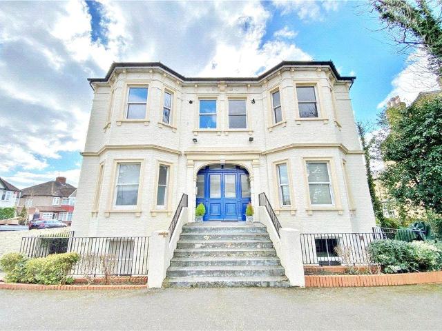 Flat for sale in Whitton, Greater London