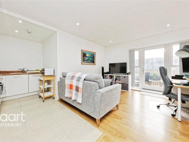 Flat for sale in Barracks, The Bridge