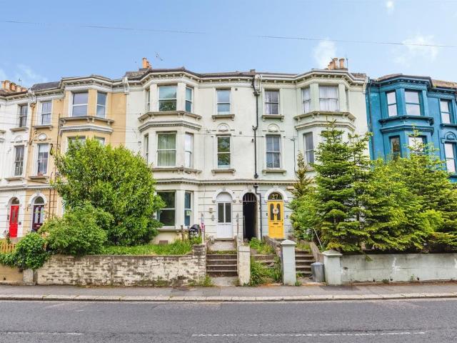 Flat for sale in Blacklands, Guestling Green