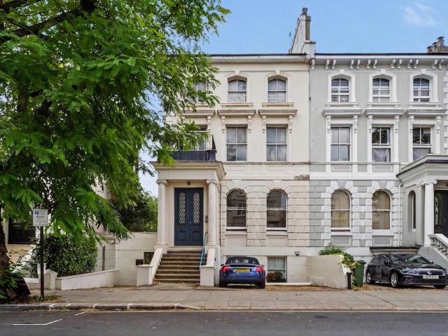Flat for sale in Belsize Park, Greater London
