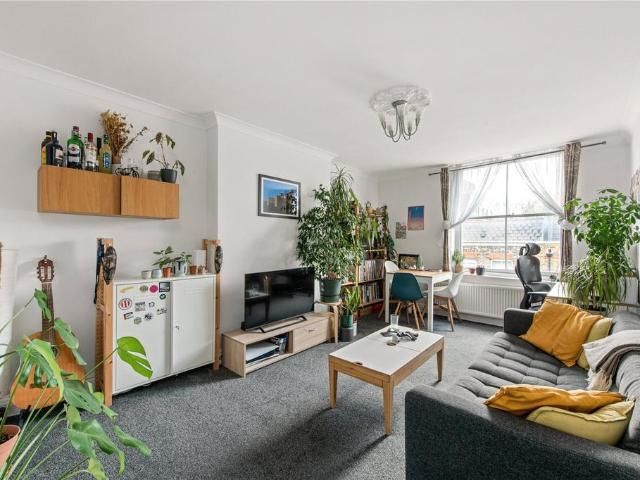 Flat for sale in South Hackney, Greater London
