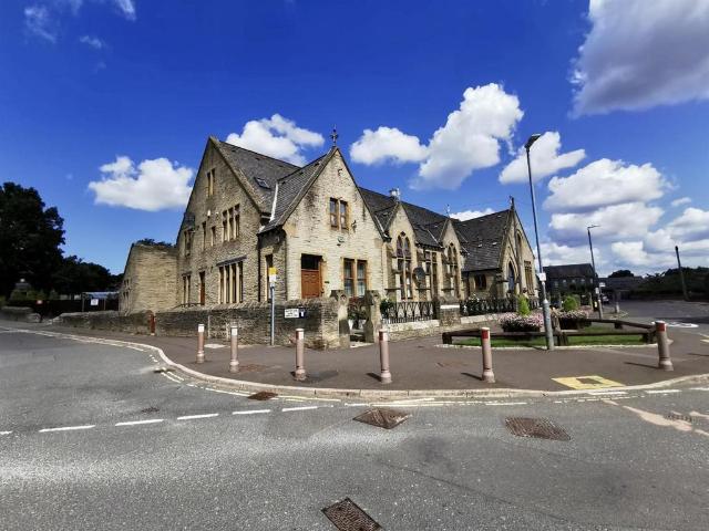 Flat for sale in Stone Chair, Northowram