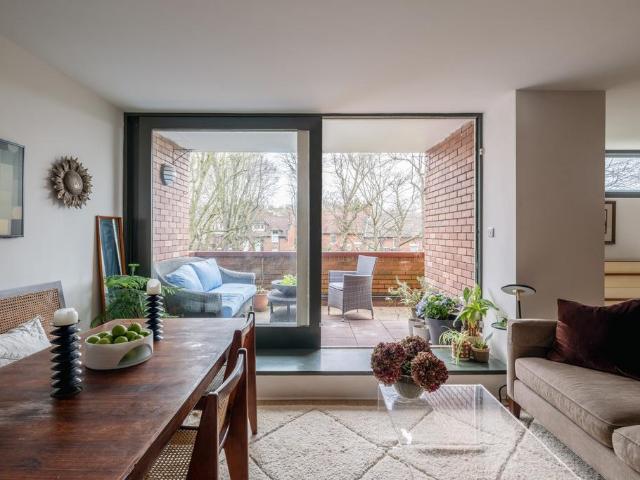 Flat for sale in Crouch End, Greater London