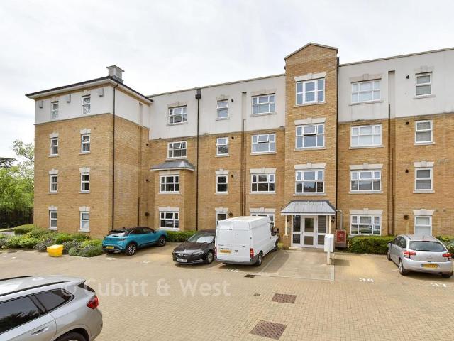 Flat for sale in North Horsham, Horsham