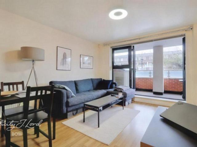 Flat for sale in Old Ford, Greater London