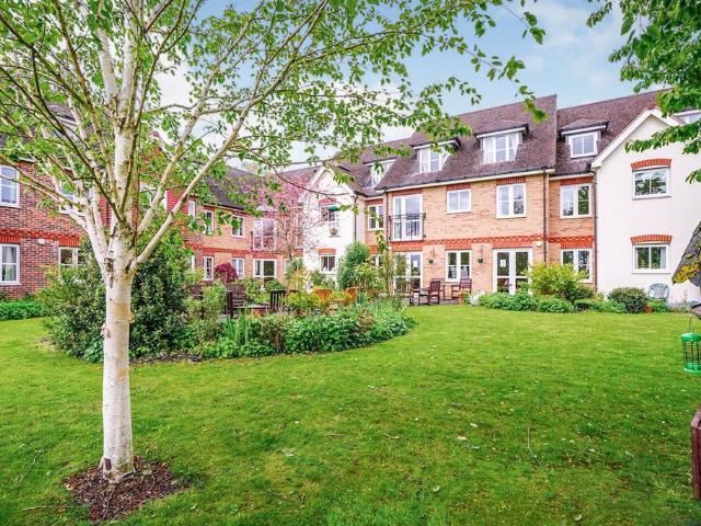 Flat for sale in Brackley, Northamptonshire