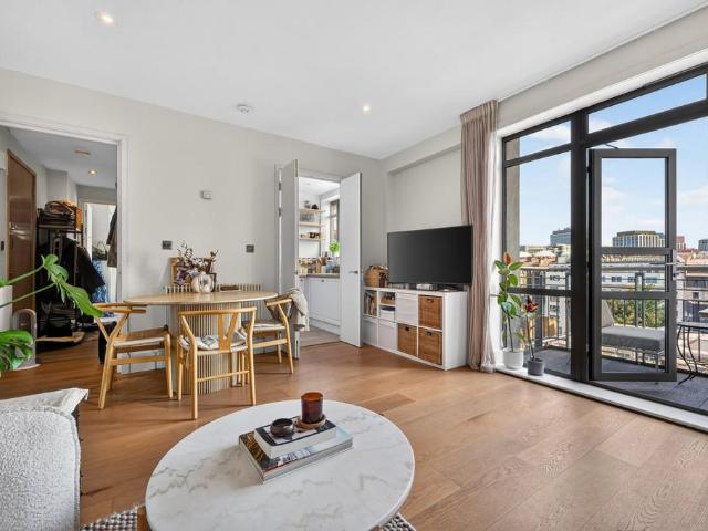 Flat for sale in Victoria, Greater London