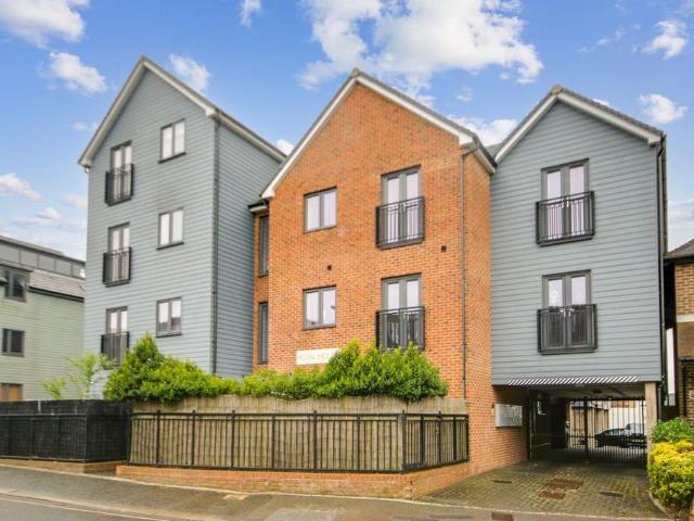 Flat for sale in Sunnyside, Mid Sussex