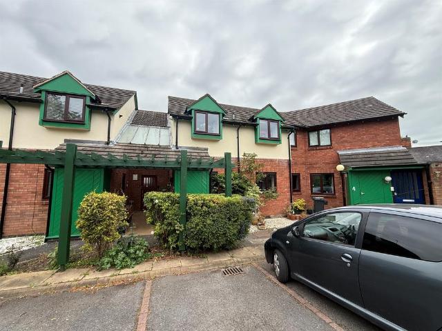 Flat for sale in Elmfield, Leicestershire