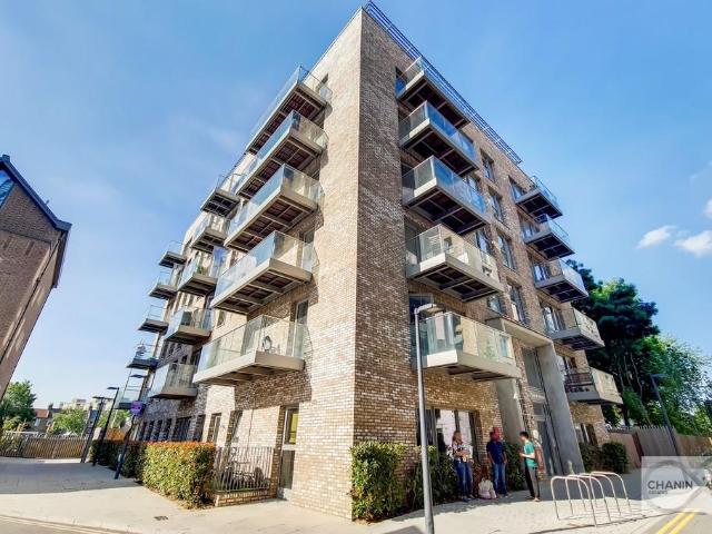 Flat for sale in Upton Park, Greater London