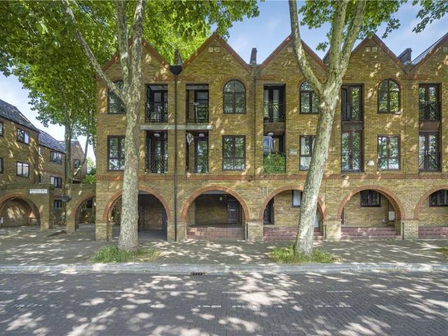 Flat for sale in Rotherhithe, Greater London