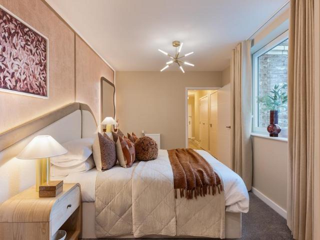 Flat for sale in London Borough of Ealing, Greater London