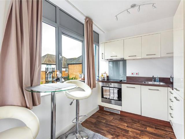 Flat for sale in The Slade, Oxfordshire
