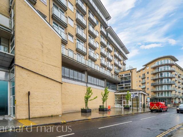 Flat for sale in London Borough of Hounslow, Greater London