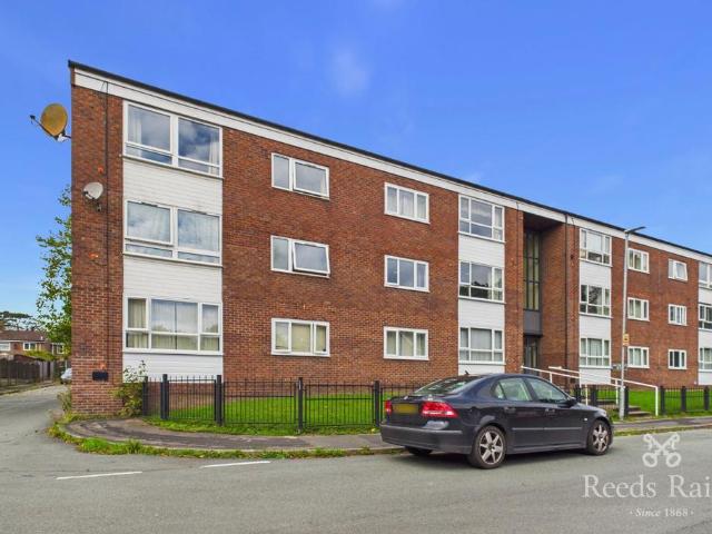 Flat for sale in Bollinbrook, Macclesfield