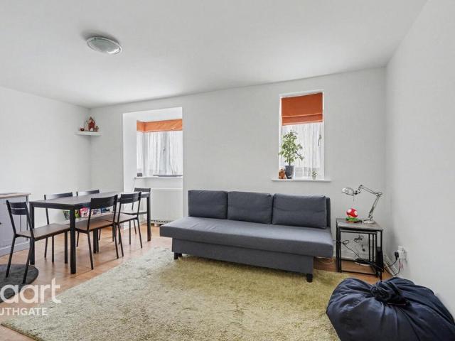 Flat for sale in Southgate, Oakwood