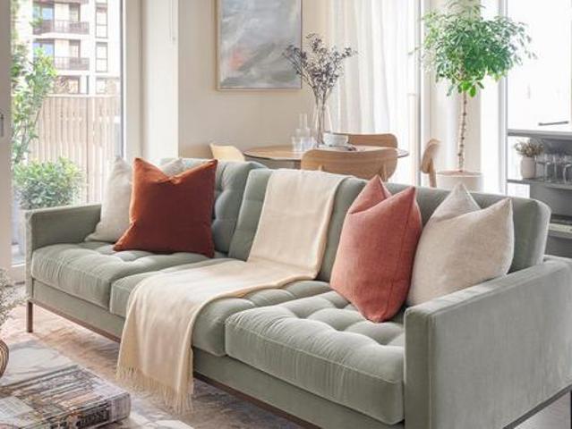 Flat for sale in Shepherd's Bush, Greater London