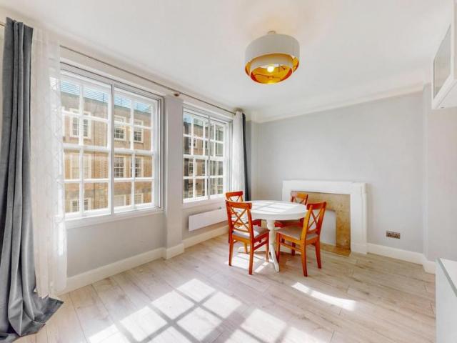 Flat for sale in Marylebone, Greater London