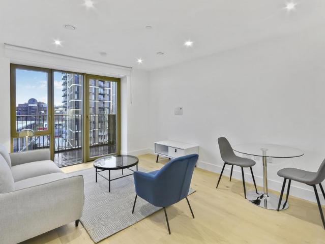 Flat for sale in London Borough of Hounslow, Strand