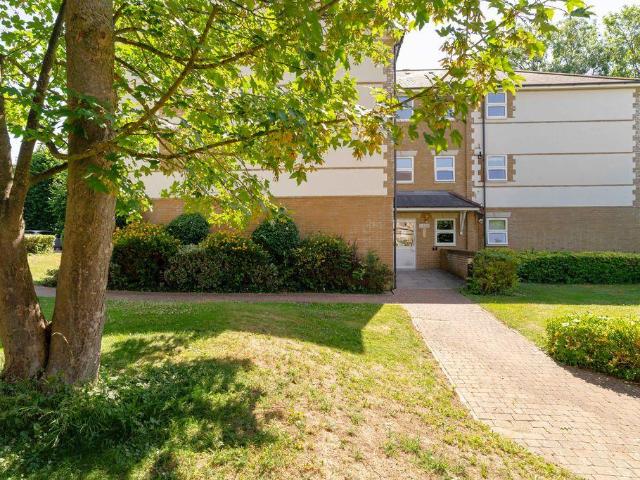 Flat for sale in London Borough of Croydon, Greater London