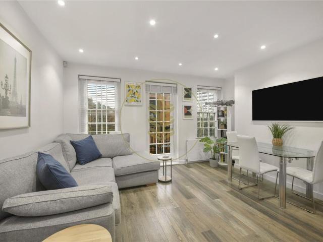 Flat for sale in West Hampstead, Greater London