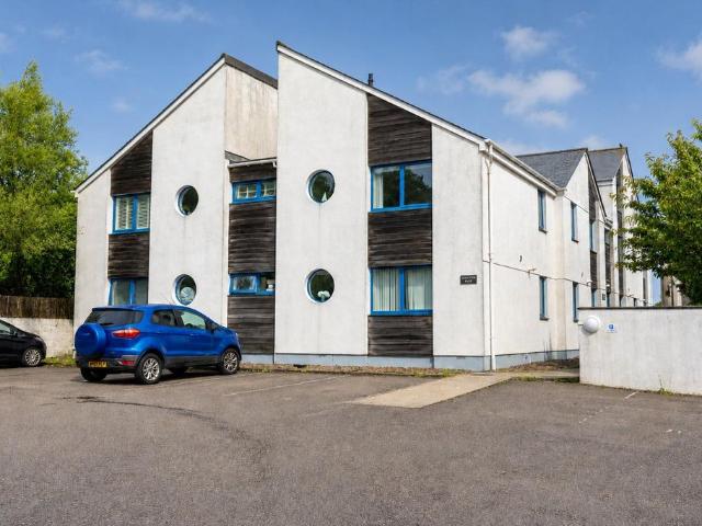 Flat for sale in Penbeagle, Cornwall