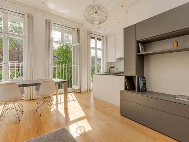 Flat for sale in Maida Vale, Greater London