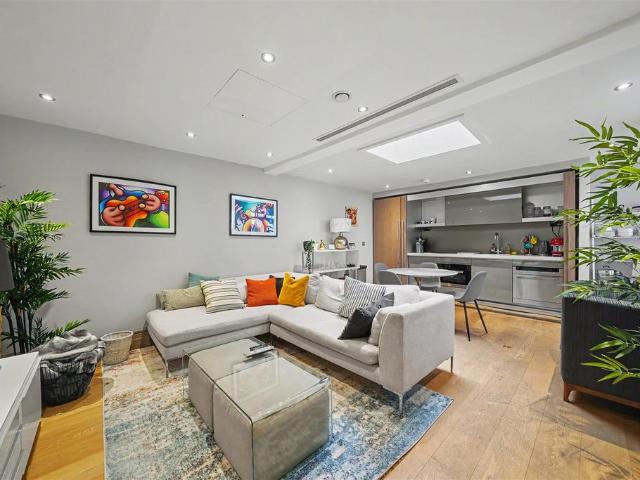 Flat for sale in Marylebone, Greater London