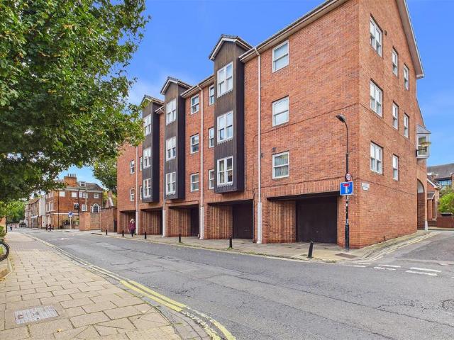 Flat for sale in Clementhorpe, York