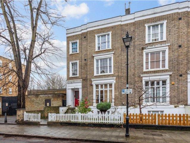 Flat for sale in Stockwell, Greater London