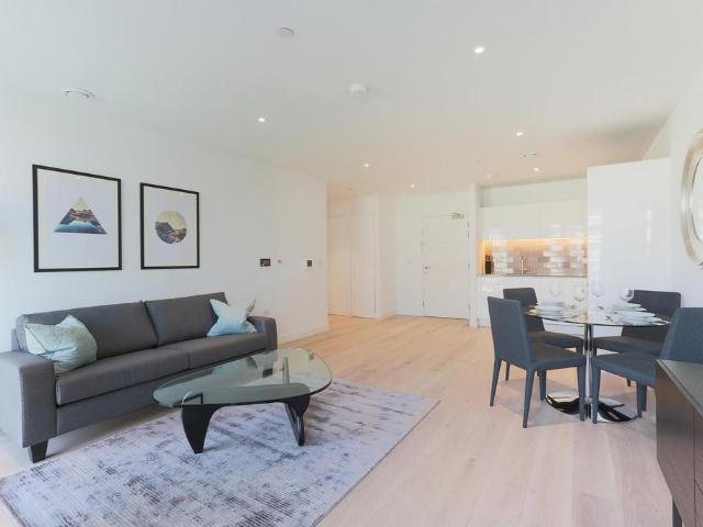 Flat for sale in Silvertown, Greater London