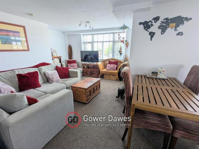 Flat for sale in Tilbury, Essex