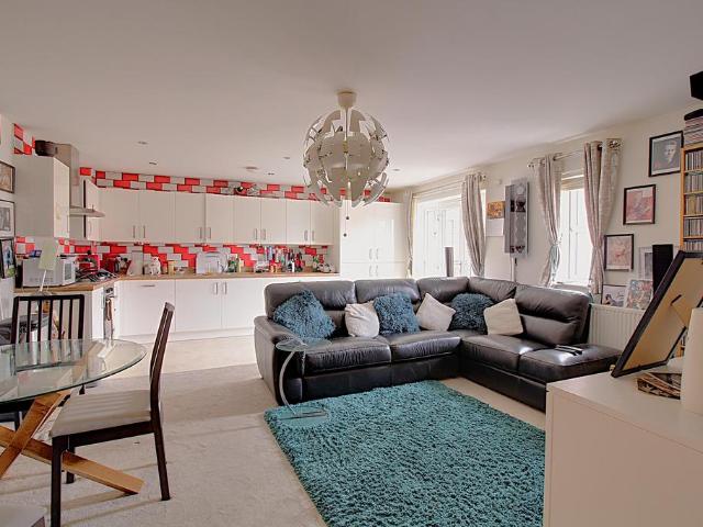 Flat for sale in Hart, Hampshire