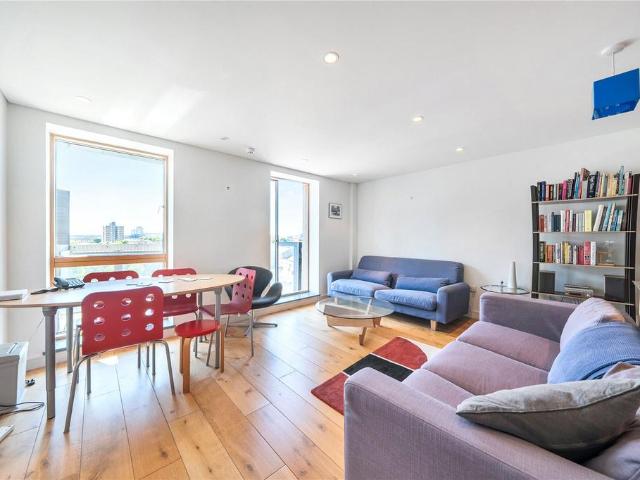Flat for sale in Old Kent Road, Greater London