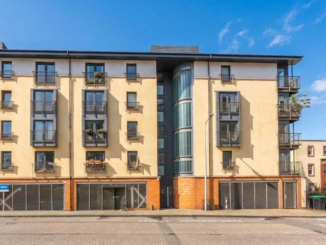 Flat for sale in North Leith, Scotland