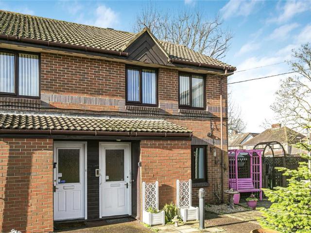 Flat for sale in Staines, Surrey