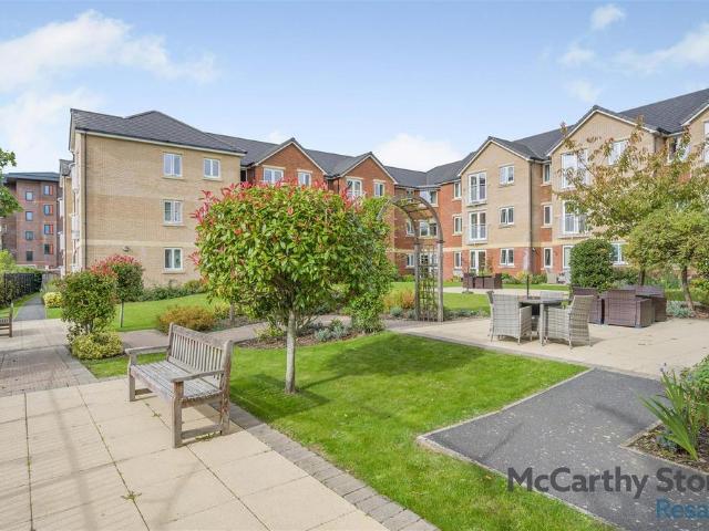 Flat for sale in Key Street, Suffolk