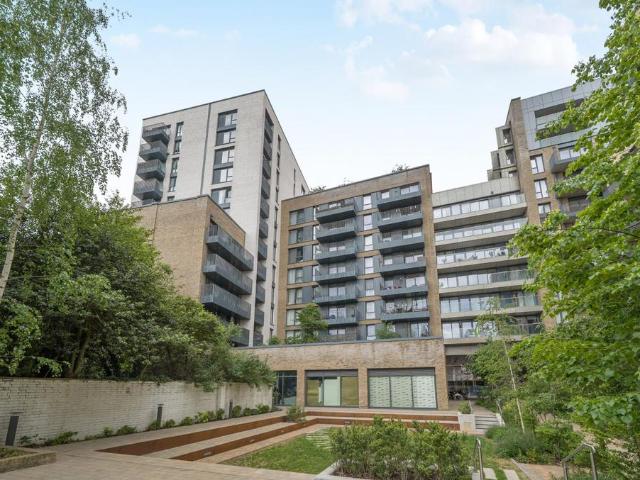 Flat for sale in Birch Green, Lower Halliford