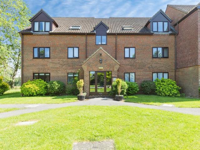 Flat for sale in Eagle Farm, Wavendon