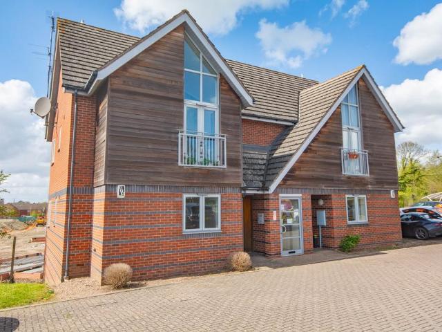 Flat for sale in New Bilton, Warwickshire