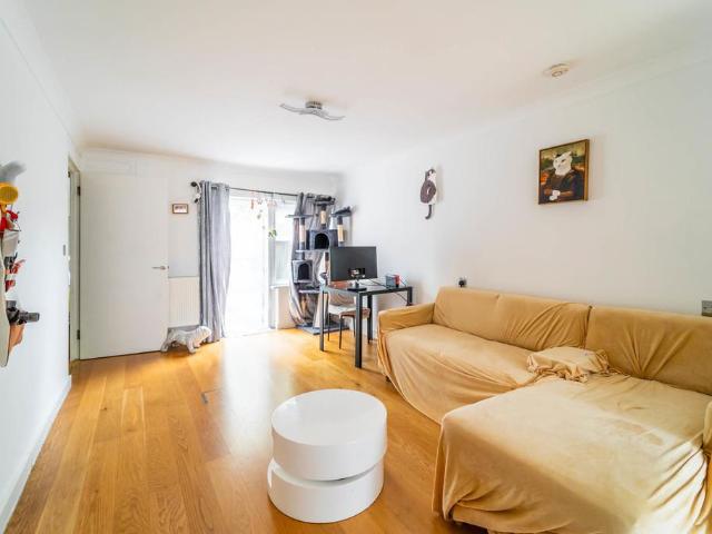 Flat for sale in Barnsbury, Greater London
