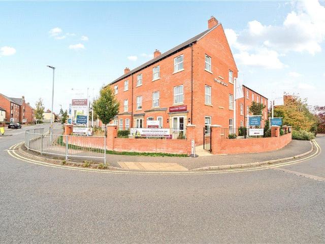 Flat for sale in Towcester, Northamptonshire